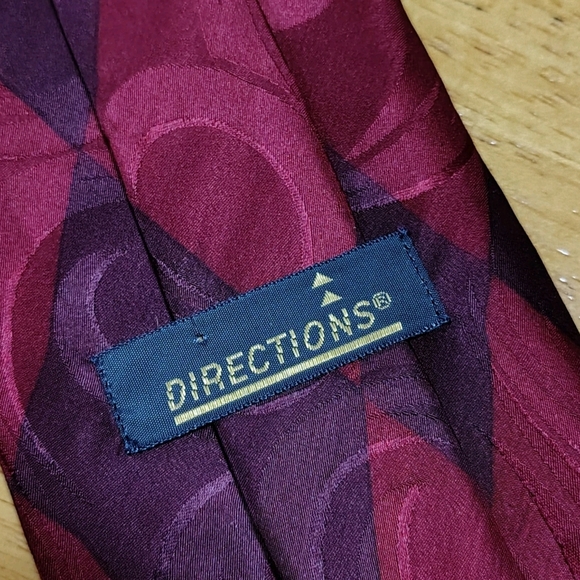 Stylish Red Patterned Tie - Picture 2 of 4